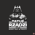 Koszulka-dla-taty-tatus-rzadzi-zoom.png